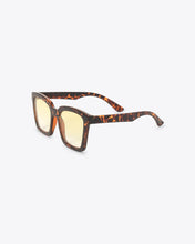 Load image into Gallery viewer, Square Sunglasses - Tort
